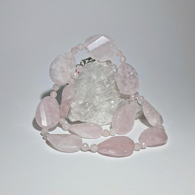 Бусы розовый кварц (граненые, р-р камня 30*23 мм), 56-61 см фото
