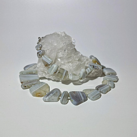 Колье серый агат (р-р камня 10-25 мм), 53 см фото
