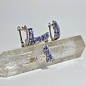 Гарнитур танзанит,фианиты (р-р камня 3*3 мм). Серьги, кольцо 17 р-р, кулон