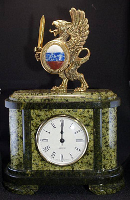 Часы "Грифон" бронза (змеевик, щит кахолонг, лазурит, яшма) 210*105*285 мм