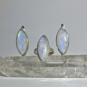 Гарнитур адуляр (лунный камень). Серьги,кольцо 17.5 р-р,размер камня 11*24 мм фото
