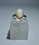 Кольцо опал Эфиопия (р-р камня 9*13 мм) 18 р-р фото
